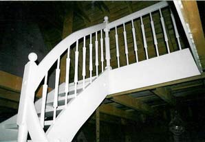 Treppe weiß mit Galerie