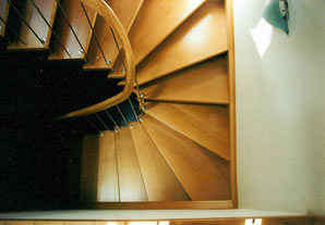 Treppe ohne Geländerpfosten